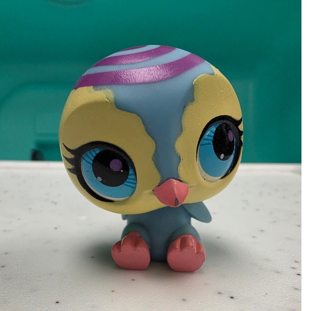 LPS littlest Pet Shop blue and purple bird #3005 Figure with Blue Eyes